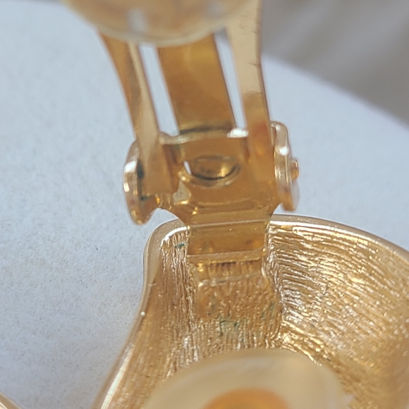 Vintage Christian Dior Gold-tone Clip-on Earrings- Excellent Condition - Picture 7 of 9
